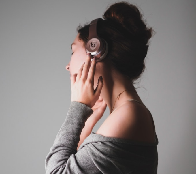 Woman wearing headphones 