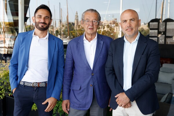 De la stânga la dreapta: Josep Antoni Llopart, directorul târgului; Luis Conde, președintele târgului; Jordi Carrasco, directorul general al ANEN